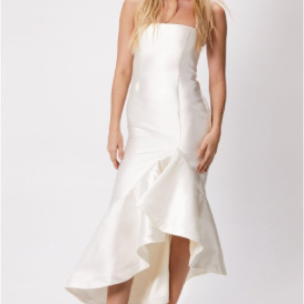 Elegant White Strapless Dress